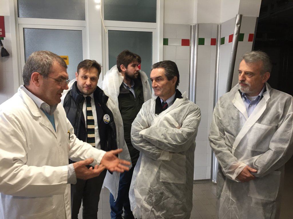 Attilio Fontana e Antonello Formenti in visita alla Marco D'Oggiono Prosciutti