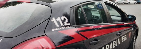 carabinieri_auto-571x200.jpg