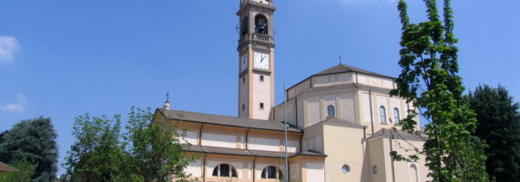 Piazza_Cavour_e_Chiesa_Parrocchiale-571x200.jpg