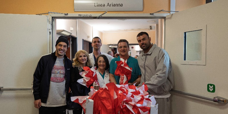 Monza, calciatori in visita all'ospedale San Raffaele