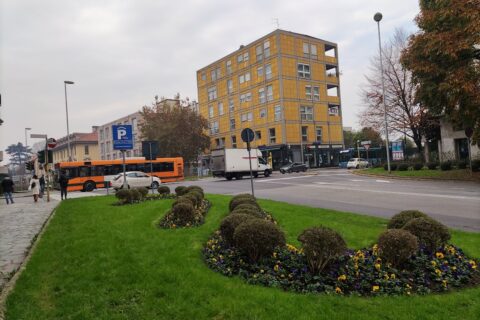 monza via manzoni ang via passerini