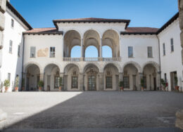 Cortile-donore_Palazzo-Arese-Borromeo-260x188.jpeg