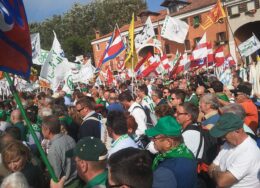 Pubblico_alla_Festa_dei_popoli_padani_2012-260x188.jpg