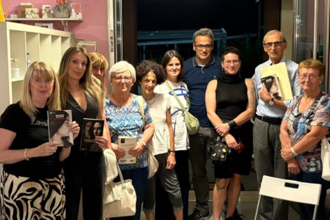 Veduggio gruppo di lettura Valentina Besana e la scrittrice Beatrice Salvioni